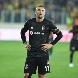 Burak Yılmaz'dan korona paylaşımı: Bir sen eksiktin