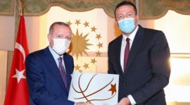 TBF Başkanı Türkoğlu'ndan Cumhurbaşkanı Erdoğan'a kitap takdimi