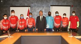 Bakan Kasapoğlu milli atletleri kabul etti