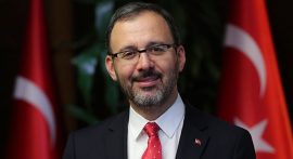 Bakan Kasapoğlu milli yüzücü Emre Sakçı'yı tebrik etti