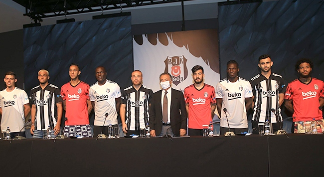 Beşiktaş yeni transferlerini tanıttı
