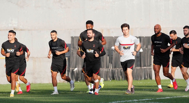 Galatasaray’dan futbolcu maaşlarıyla ilgili açıklama
