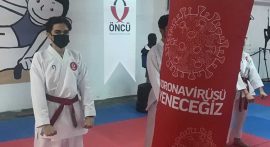 Genç sporcular koronavirüse karşı özel kum torbalarıyla çalışıyor