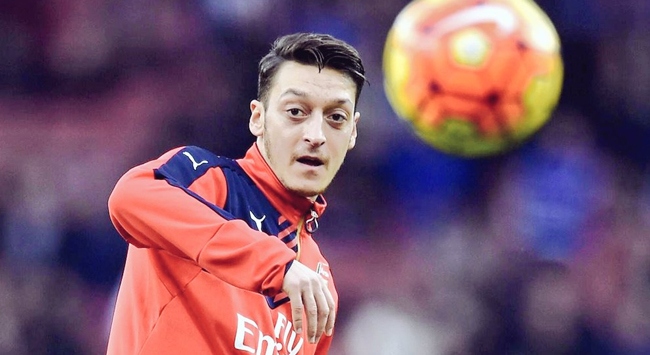 Mesut Özil Arsenal’ın Avrupa kadrosunda yer almadı