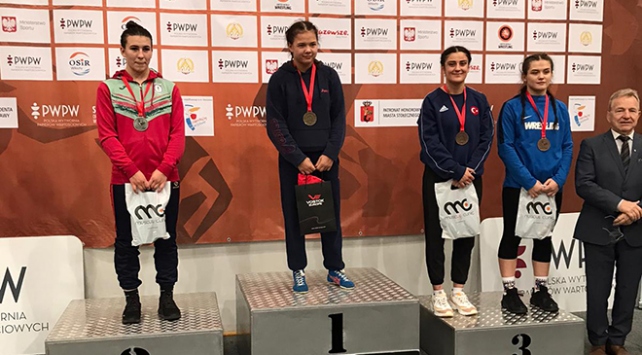 Milli güreşçilerden Polonya’da 3 bronz madalya