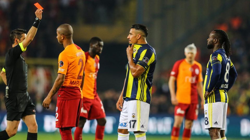 Derbide 362 kez hakemin eli cebine gitti