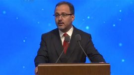 Bakan Kasapoğlu, milli atlet Ersu Şaşma'yı kutladı