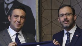 Bakan Kasapoğlu'ndan Ali Koç'a tebrik