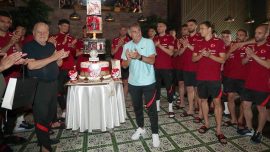 Şenol Güneş'e doğum günü kutlaması