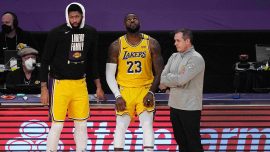 Suns son NBA şampiyonu Lakers'ı eledi