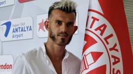 Antalyaspor Güray Vural ile sözleşme imzaladı
