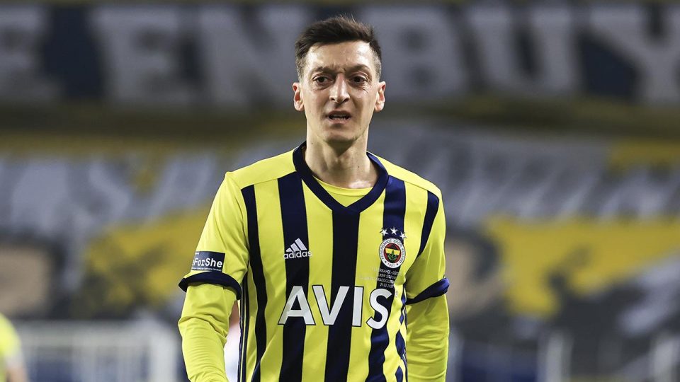 Mesut Özil: Pereira akıllı bir hoca, ne yapacağını biliyor
