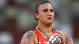 Milli sporcu Emel Dereli Tokyo'ya veda etti