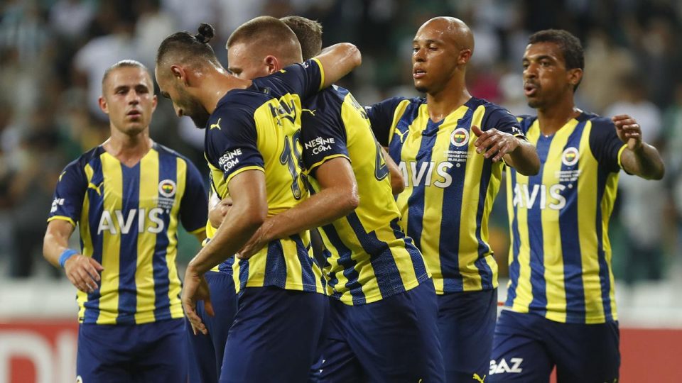 63 sezonluk Süper Lig’de zirve Fenerbahçe’nin