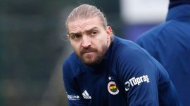Fenerbahçe'de Caner Erkin ve Sinan Gümüş kadro dışı bırakıldı