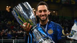 Hakan Çalhanoğlu İtalya'da en iyi oyuncu seçildi