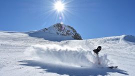 Hakkari'deki kayak merkezi turistlerin ilgisini çekiyor
