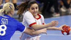 Milli hentbolcu Beyza Karaçam İsveç'e transfer olduğu için mutlu