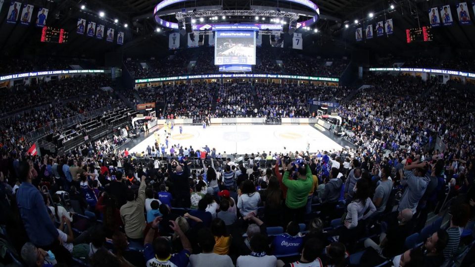 Anadolu Efes-Fenerbahçe Beko maçında seyirci rekoru