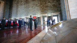 Gençlik ve Spor Bakanı Kasapoğlu Anıtkabir'i ziyaret etti