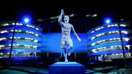 Manchester City Sergio Agüero'nun heykelini dikti