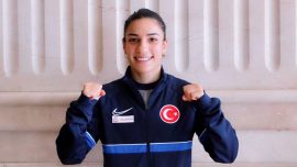 Milli sporcu Ayşe Çağırır son 16'ya yükseldi