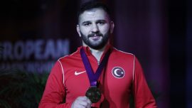 İşitme engelli olimpiyat şampiyonu Akdeniz'in hedefi 'efsane' olmak