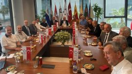 Mehmet Büyükekşi İzmir'de kulüp temsilcileriyle buluştu