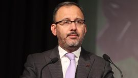 Bakan Kasapoğlu, dünya şampiyonu Rıza Kayaalp'i tebrik etti