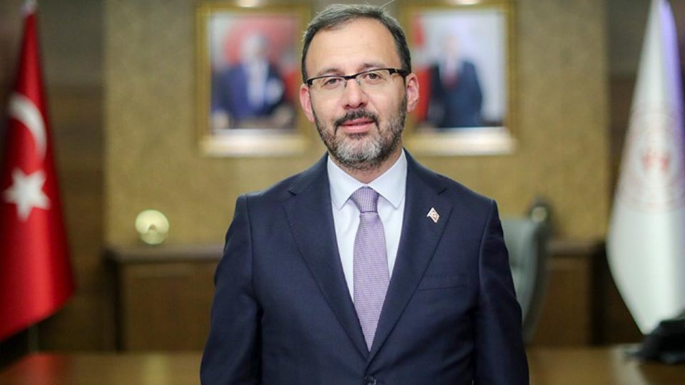 Bakan Kasapoğlu olimpiyat şampiyonu milli satranççıları kutladı