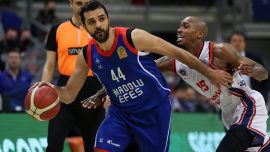 Anadolu Efes Krunoslav Simon'un formasını emekliye ayıracak