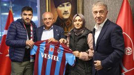 Trabzonspor organları bağışlanan Ömer Asaf'ın ailesini konuk etti