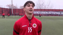 14 yaşındaki futbolcusu Can Bartu "Sinyor Can Bartu"nun izinde