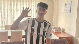 Aboubakar depremzede taraftar Semih'e imzalı formasını gönderdi