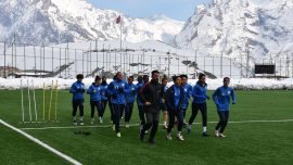 Hakkarigücü Kadın Futbol Takımı'ndan depremzedelere destek