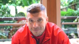 Lukas Podolski'den Galatasaray'ın konteyner kampanyasına destek