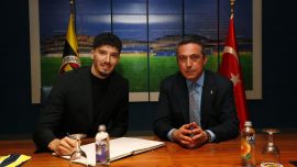 Altay Bayındır 4 yıl daha Fenerbahçe'de