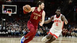 Cedili Cavaliers Alperenli Rockets'ı yenerek NBA play-off'larını garantiledi