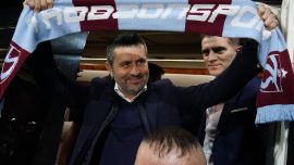 Trabzonspor'un yeni teknik direktörü Nenad Bjelica coşkuyla karşılandı