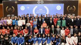 Bakan Varank Bursa'da başarılı sporculara ödül verdi