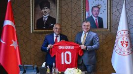 Bakan Bak, TFF Başkanı Büyükekşi'yi kabul etti