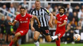 Liverpool Newcastle'ı 10 kişiyle devirdi
