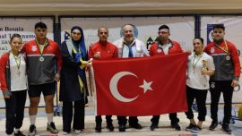 Milli halterciler Bosna Hersek'te takım halinde birinci oldu