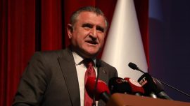 Bakan Bak Şahinbey Belediyespor'u tebrik etti