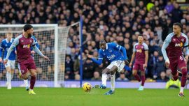 Aston Villa Premier Lig'de liderlik şansını kaçırdı