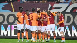 Galatasaray Trabzon'da zirveyle puan farkını kapadı