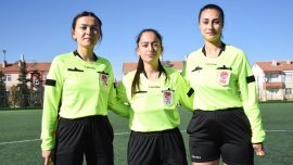 Kadın futbol hakemlerinin hedefi Süper Lig'de görev almak