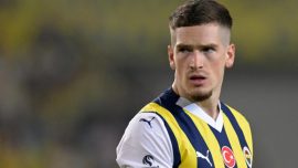 Fenerbahçe'de Kent ve Peres'in lisansı çıkarılmadı